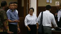 Mantan anggota Komisi II DPR Miryam S Haryani seusai sidang perdana di Pengadilan Tipikor Jakarta, Kamis (13/7). Sidang kasus dugaan pemberian keterangan palsu dalam kasus e-KTP itu beragenda pembacaan dakwaan dari JPU. (Liputan6.com/Helmi Afandi)