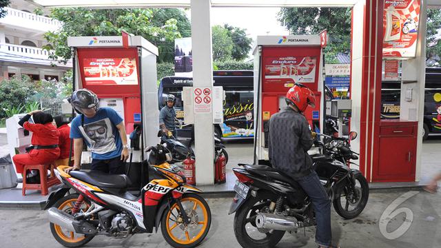 Pemerintah Turunkan Harga Premium Jadi Rp 7.600