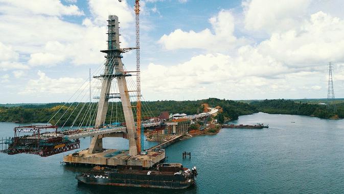 Progres pembangunan Jembatan Pulau Balang telah mencapai 76,58 persen. Jembatan ini akan menjadi jembatan terpanjang kedua di setelah Suramadu. (Dok Hutama Karya)