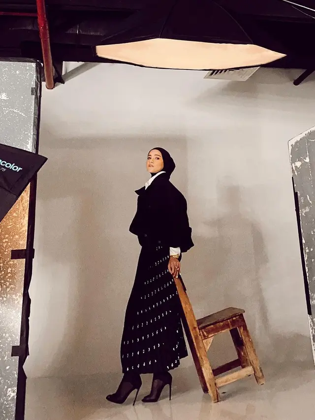 7 Gaya Olla Ramlan saat Pakai Gamis, Tetap Stylish dan Menawan