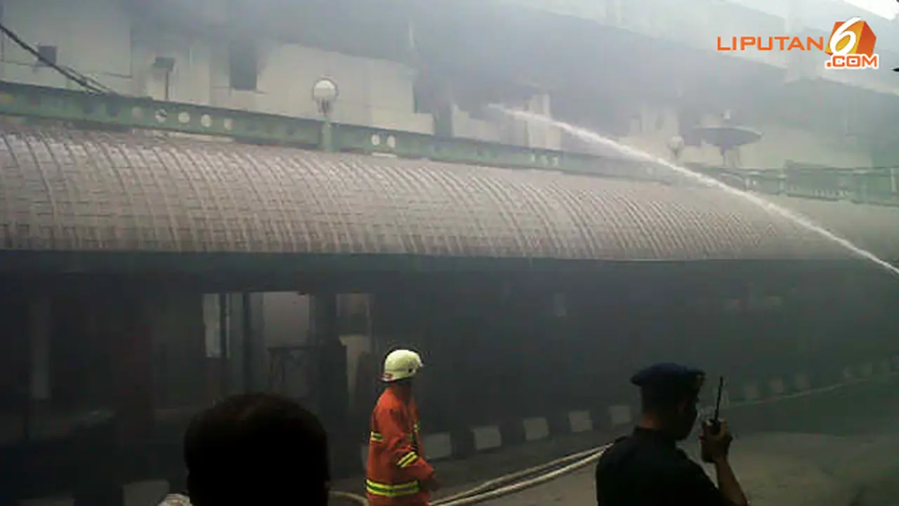 gambir-terbakar-4-131227b.jpg