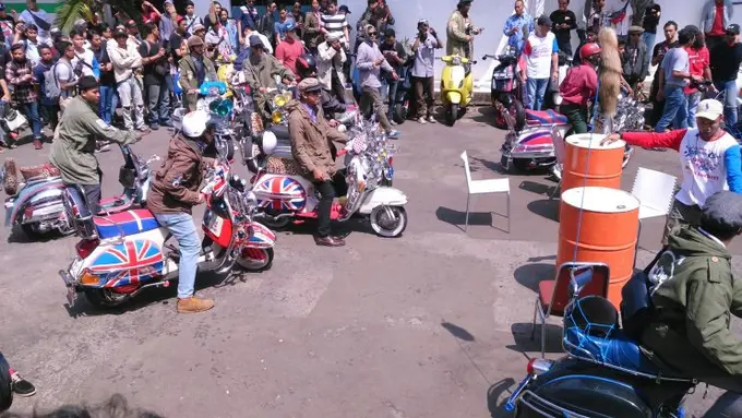 Para peserta berasal dari kalangan biker pengguna Vespa dan motor custom