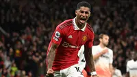 Marcus Rashford. Sayap kiri Manchester United ini total telah mencetak 18 gol dari total 30 laga di semua ajang musim 2022/2023. Ia sementara memuncaki daftar top skor MU dengan unggul jauh atas legiun asing asal Portugal, Bruno Fernandes di posisi kedua dengan torehan 6 gol. (AFP/Oli Scarff)