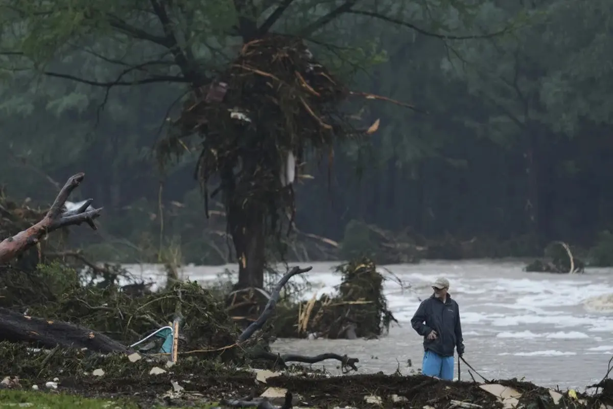 Banjir bandang di Texas Hill Country, AS pada Jumat (4/7/2025). (AP/Eric Gay)