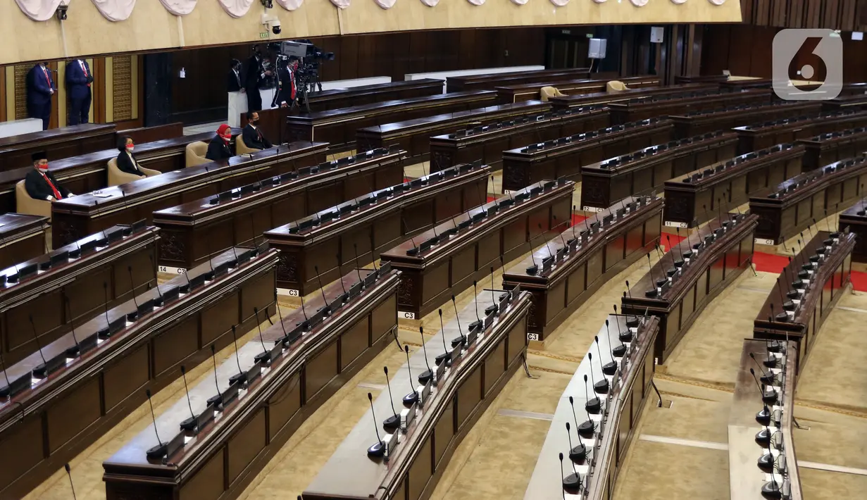 Suasana Sidang Tahunan MPR 2021 di Gedung Nusantara, Senayan, Jakarta, Senin (16/8/2021). Dalam sidang tersebut hanya sebagian angggota dewan yang hadir, sementara sisanya mengikuti sidang secara virtual. (Liputan6.com/Angga Yuniar)