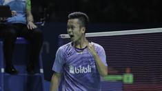 Tunggal putra Indonesia, Anthony Sinisuka Ginting, melakukan selebrasi usai mengalahkan wakil Belanda, Mark Caljouw, pada Indonesia Open di Istora Senayan, Rabu, (4/7/2018). Anthony Ginting menang 21-9, 21-17. (Bola.com/M Iqbal Ichsan)