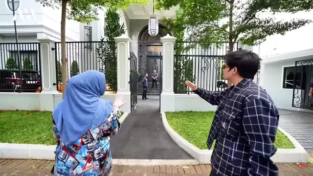 Rumah Mewah Reza Gladys