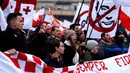Ribuan orang berkumpul di pusat kota untuk pawai Hari Kemerdekaan tahunan di Warsawa, Polandia, 11 November 2022. Pawai diselenggarakan oleh kelompok-kelompok nasionalis yang telah ditandai dengan kekerasan dalam beberapa tahun terakhir. (AP Photo/Michal Dyjuk)