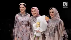 Dalam JFW 2018 desainer Ria Miranda menghadirkan koleksi yang berbeda.