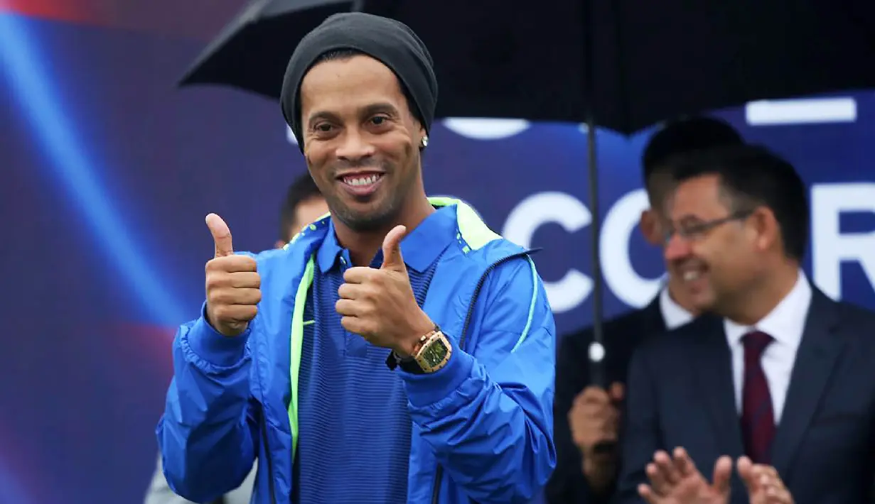 Ronaldinho sekarang ini menjabat sebagai salah satu duta dari Barcelona. (AFP/Handout)