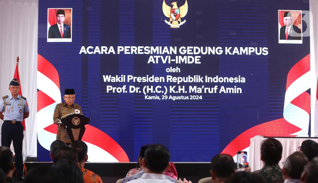 Wakil Presiden RI Ma’ruf Amin memberi sambutan pada peresmian gedung baru Akademi Televisi Indonesia (ATVI)-Institute Media Digital Emtek (IMDE) di Jalan Damai 11, Duri Kepa, Kebon Jeruk, Jakarta Barat. (Liputan6.com/Helmi Fithriansyah)