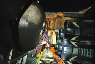 Bus terguling di Semarang. (Antara)