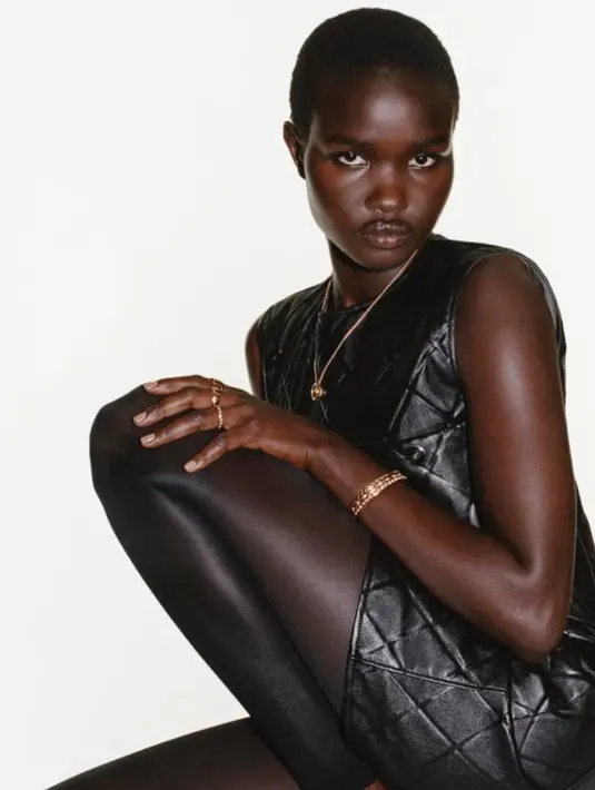 Elegan, intim, dan penuh resonansi emosional, kampanye ini merayakan seni penemuan kembali—di mana setiap pertemuan, yang direncanakan atau tak terduga, meninggalkan jejak yang abadi.  [Dok. CHANEL]