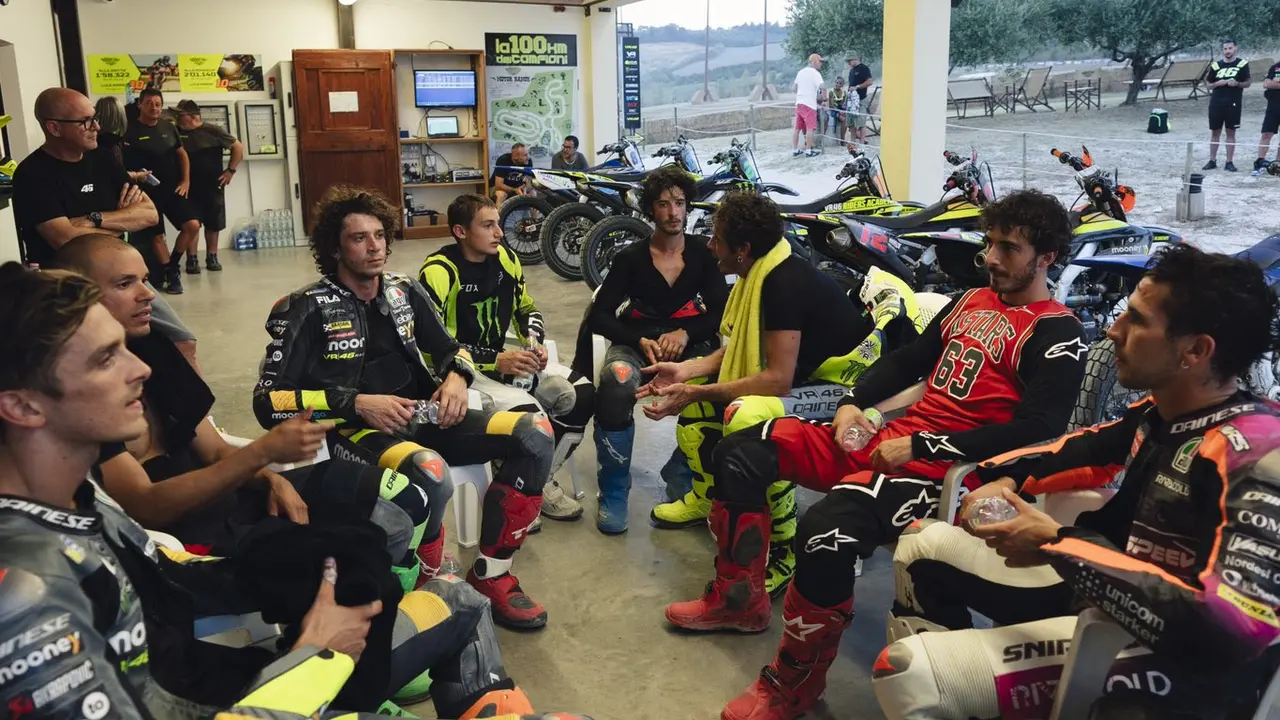 Valentino Rossi Bersama Pembalap Akademi VR46