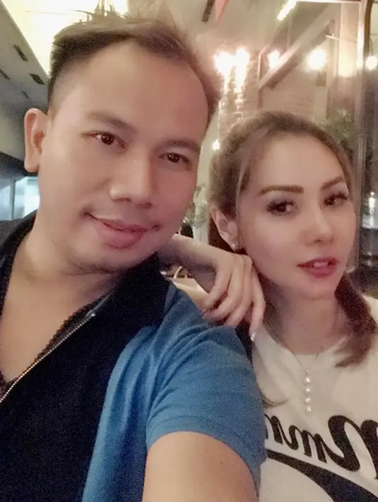 Begitu juga dalam akun Instagram Vicky, yang menuliskan filosofi edukasi buat janda tiga anak itu. Femmy tercatat sebagai belahan jiwa Vicky. (dok. Instagram)