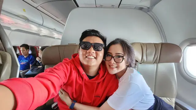 6 Potret Denny Caknan dan Bella Bonita Bulan Madu ke Goa di Lombok