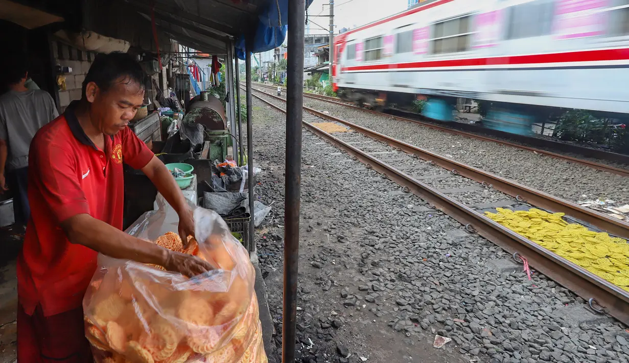 Selain itu, UMKM juga masih memiliki peran dan kontribusi penting lainnya. (merdeka.com/Arie Basuki)