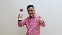 Djoko Tata Ibrahim, Deputy CEO Smartfren saat menerima penghargaan IDX Channel Anugerah Inovasi Indonesia 2021.