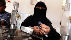 Melihat Kehidupan Wanita Yaman yang Bekerja Sebagai Pengrajin Batu Mulia