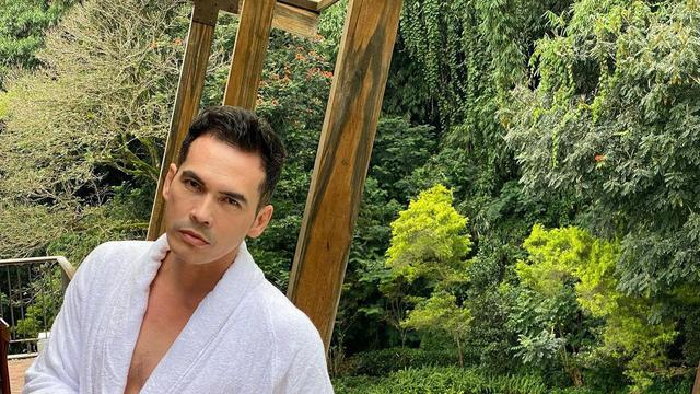 7 Potret Terbaru Atalarik Syach yang Masih Betah Menduda, Curi Perhatian