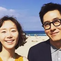 Berita kematian Kim Joo Hyuk masih menjadi hal yang menyakitkan bagi sebagian besar orang-orang terdekatnya. Baik keluarga, fans, dan terutama sang kekasih hati, Lee Yoo Young. (doc. Soompi)
