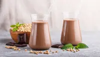 ilustrasi susu coklat/uladzimir zgurski/Shutterstock