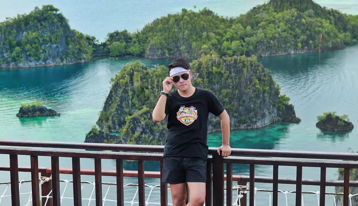 Selain bersuara emas, Danang juga dikenal sebagai pedangdut generasi baru yang brilian dalam bermusik. Tak hanya dangdut, ia juga bisa bernyanyi dalam semua jenis genre. (Liputan6.com/IG/@da2_danang)