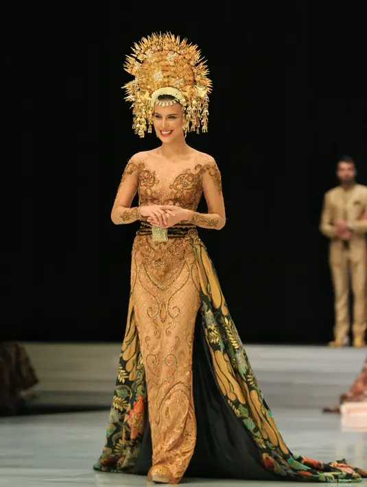 Sophia Latjuba Indonesia Fashion Week 2018