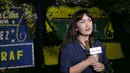"Banyak orang yang punya kesan baik tentang Jupe. Semalam aku ketemu dia, aku mimpi dia senyum, ketawa, senang banget. Hati aku kaya tenang. Dia senyum sama aku terus say bye," ujar Nafa di pemakaman. (Nurwahyunan/Bintang.com)