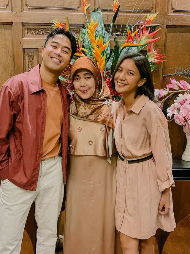 6 Potret Kebersamaan Sheila Dara dan Keluarga Vidi Aldiano, Sudah Akrab
