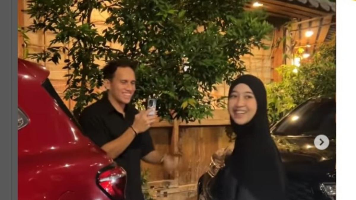 Istri Ulang Tahun, Pemain Timnas Indonesia Egy Maulana Kasih Hadiah Mobil Listrik