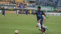 Pemain PSIS Semarang, Andrid Wibawa, menjadi pahlawan kemenangan saat mengalahkan Martapura FC 6-4 dalam laga perebutan tempat ketiga Liga 2 di Stadion Gelora Bandung Lautan Api, Selasa (28/11/2017). (Bola.com/Ronald Seger Prabowo)