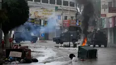 Pasukan Israel menyerbu Kota Tulkarem, Tepi Barat, Selasa (14/11/2023). Menurut Kementerian Kesehatan Palestina, sebanyak tujuh warga Palestina tewas semalam dalam serangan Israel. (AP Photo/Bernat Armangue)