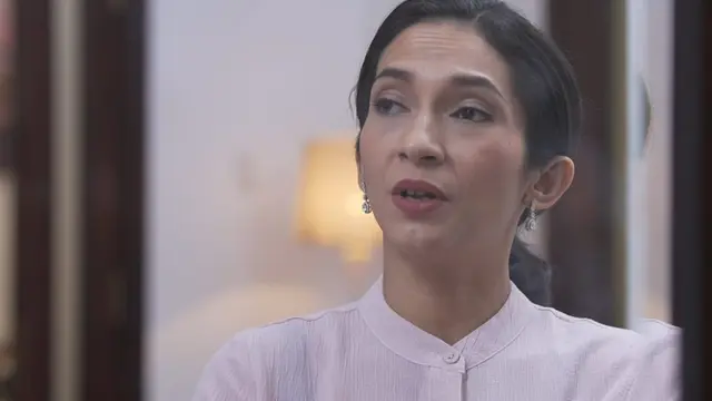 Di Antara Dua Cinta