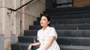Tampaknya di keseharian, pemain sinetron Buku Harian Nayla ini tampil santai dengan simple dress. Kali ini, ia tampak menawan dengan simple dress berwarna putih. Sandal yang dipakainya juga tampak cocok dengan busananya.(Liputan6.com/IG/@chelseaoliviaa)