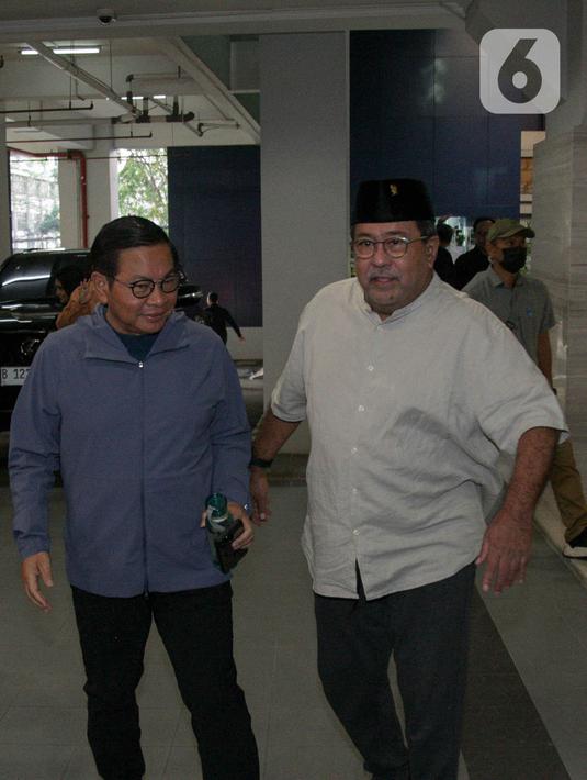 Keduanya tampak didampingi oleh istri masing-masing. (Liputan6.com/Herman Zakharia)