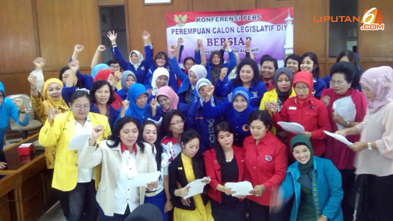 caleg-wanita-tolak-uang-140108b.jpg