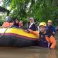 OVO dan Rumah Zakat telah mengevakuasi ratusan warga korban bencana banjir di berbagai wilayah di Jabodetabek sejak hari Rabu (1/1/2020). (Foto: OVO)