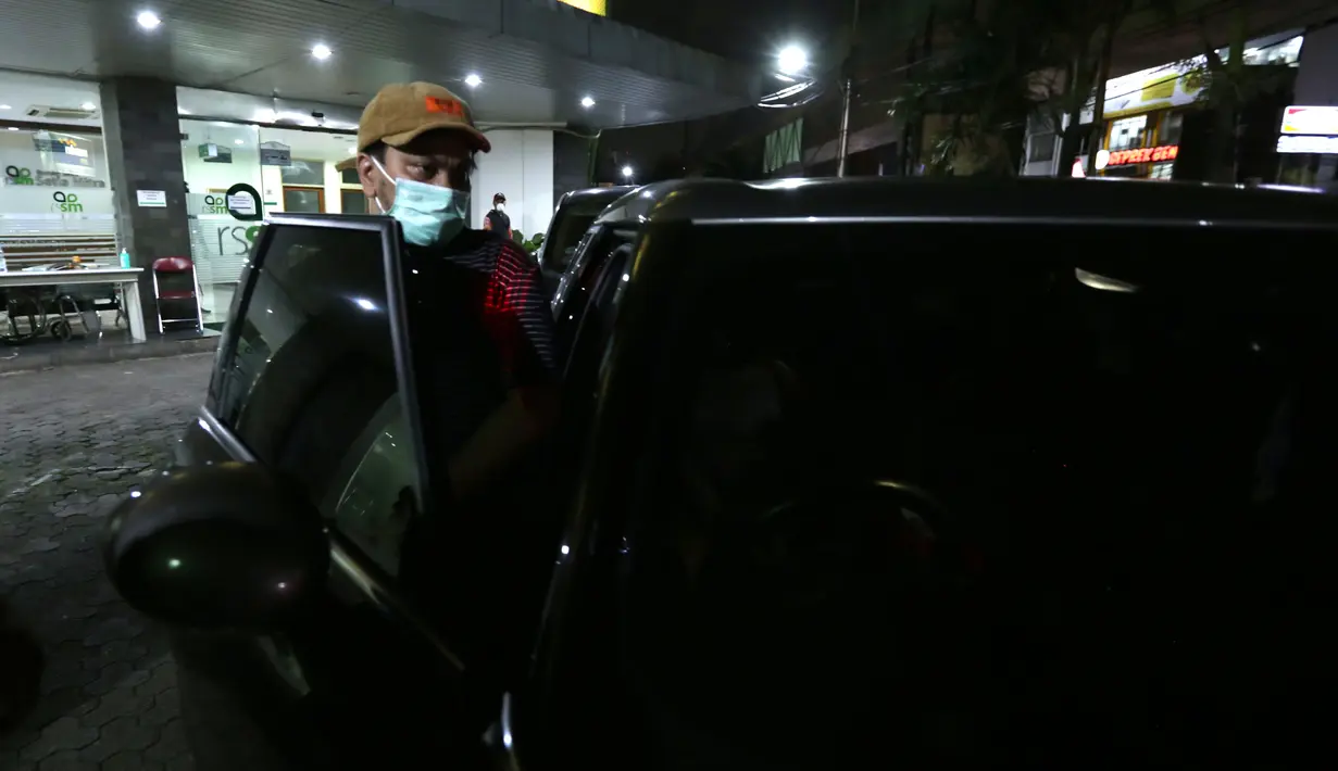 Jenazah Glenn Fredly keluar RS (Deki Prayoga/Dream.co.id)