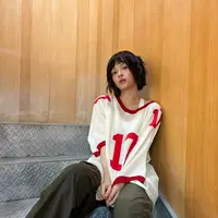 Perhatian para Bunnies tertuju pada penampilan Hanni dalam dua video musik terbaru NewJeans, Bubble Gum dan How Sweet. [@newjeans_official]