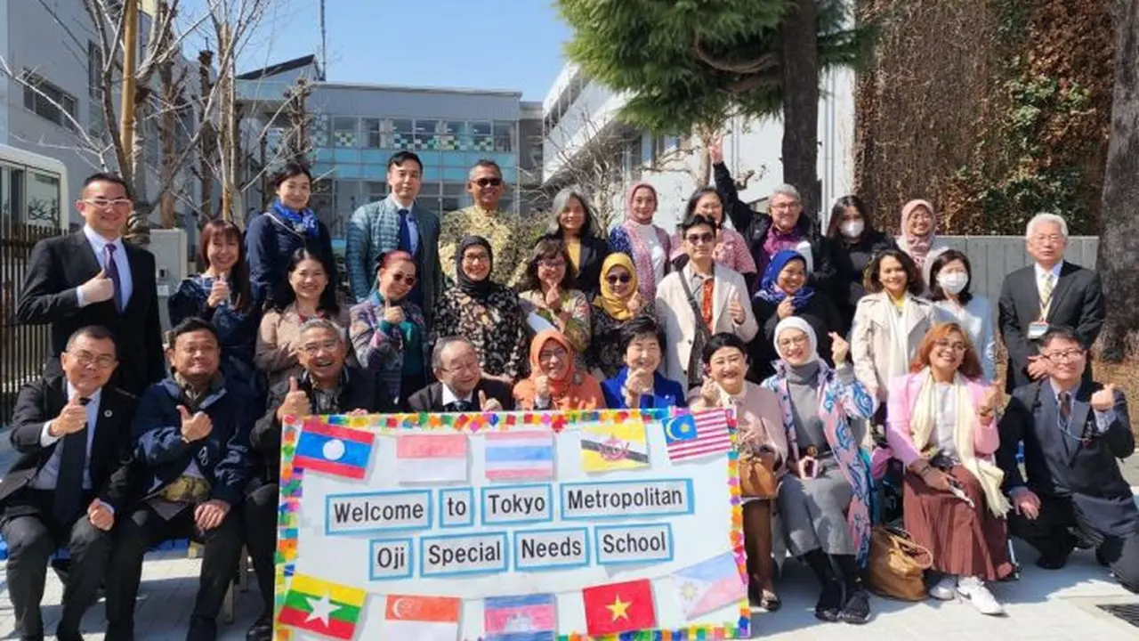 Foto bersama usai sesi diskusi dan dialog "Japan-Indonesia Roundtable Discussion on Developmental Disorders Learning Session
