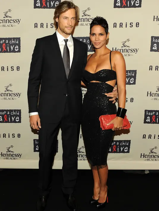 Halle Berry dan Gabriel Aubry. Perbedaan usia: 9 tahun. Bintang film dan model ini berpisah pada tahun 2010 setelah 5 tahun bersama dan memiliki seorang putri. (AFP/Bintang.com)