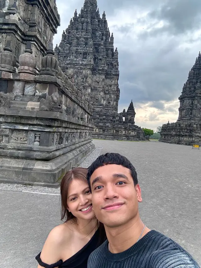 6 Potret Fadly Faisal dan Maudy Effrosina di Prambanan, Netizen Sebut Mitos Akan Putus