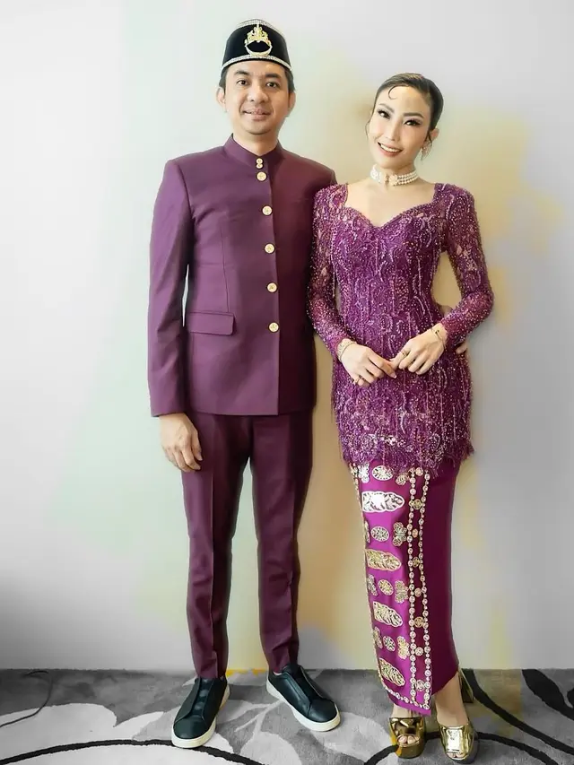 Kebaya brokat artis