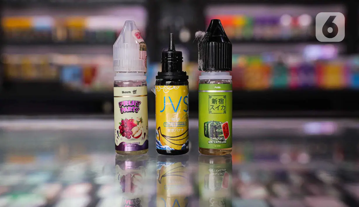 WHO meminta negara-negara di dunia menerbitkan larangan penjualan liquid atau cairan untuk vape yang memiliki aneka rasa. (Liputan6.com/Faizal Fanani)
