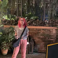 "Sebulan setelah ditabrak dia nggak berani nyetir, ke mana mana naik uber." kata Astrid Kuya di kawasan Pancoran, Senin (13/3/2023) dilansir dari Kapanlagi. [Instagram/cintakuya]