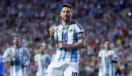 Pemain Argentina, Lionel Messi, melakukan selebrasi setelah mencetak gol ke gawang Islandia pada laga uji coba di Jordan-Hare Stadium, Auburn, Alabama, Amerika Serikat, Rabu (10/6/2026). (AP Photo/Butch Dill)