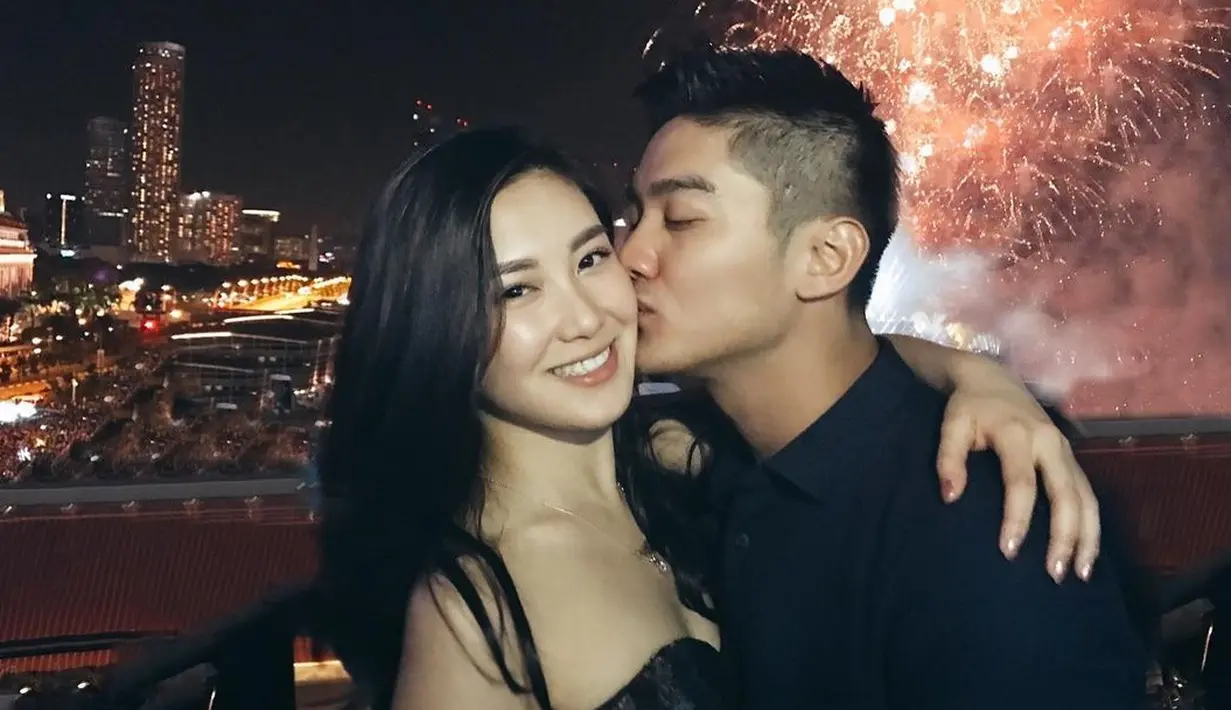 Alasan lain Boy dan Karen menunda pernikahannya dikarenakan mereka ingin momen sakralnya nanti dihadiri oleh keluarga dan orang-orang yang mereka cintai. Tujuan lainnya, Boy dan Karen pun juga berusaha memutus penyebaran virus Covid-19. (Instagram/karbearv)