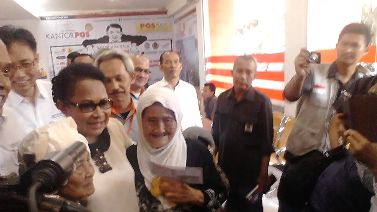 Ini Pesan Yohana Yembise kepada Penerima Kartu Sakti