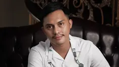 Fadel Islami belakangan ini tampak menumbuhkan kumis dan berewok tipis di wajahnya hingga terlihat makin macho. (FOTO: instagram.com/fadelislami__/)